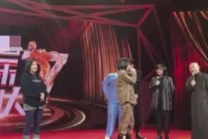 李艺彤《欢乐喜剧人》下跪郭德纲引热议