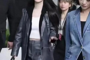 杨紫素颜出街被路人抢镜！网友热议真实美