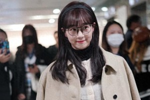 李艺彤拒绝房琪鸡汤伸手要钱引热议