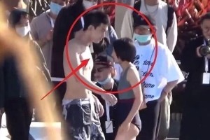 吴磊张子枫泳池甜蜜对戏，张子枫身材引关注