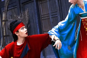 任嘉伦宋祖儿《无忧渡》烟花吻戏引爆热搜