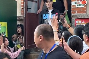 黄晓明假发事件揭秘：娱乐圈形象焦虑引热议
