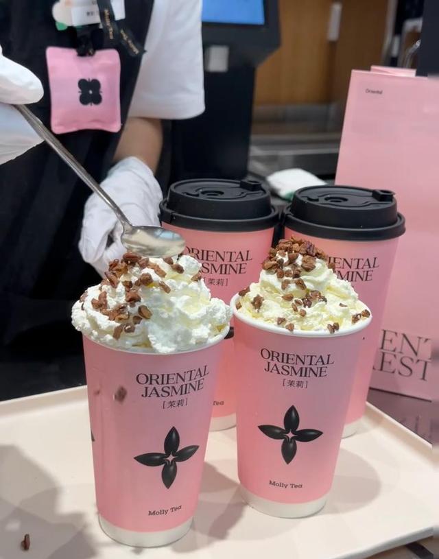 茉莉奶白饮品