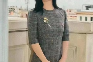 贾玲近照引热议：健康身材与自信魅力
